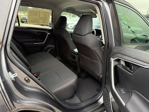 Used 2021 Toyota RAV4 LE image 9