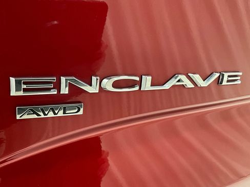 Used 2024 Buick Enclave Essence image 10