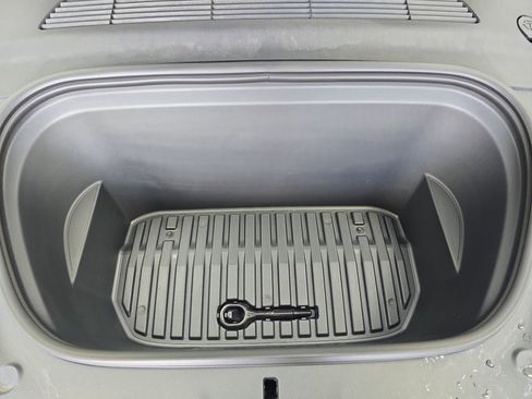 Used 2023 Tesla Model Y Long Range image 28