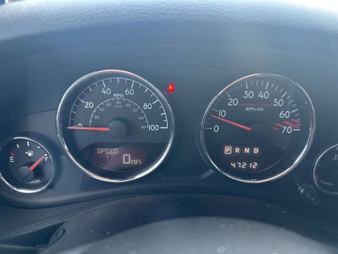 Used 2013 Jeep Wrangler Unlimited Rubicon image 25