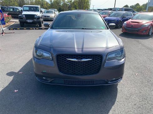 Used 2018 Chrysler 300 S image 10