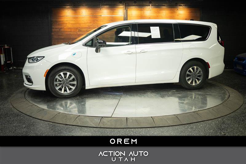 Used 2024 Chrysler Pacifica Limited FWD image 1