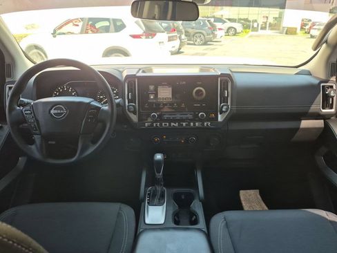 Certified 2025 Nissan Frontier SV RWD image 24