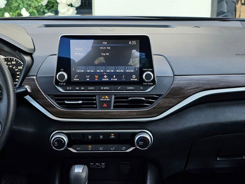 Used 2024 Nissan Altima 2.5 SV image 22