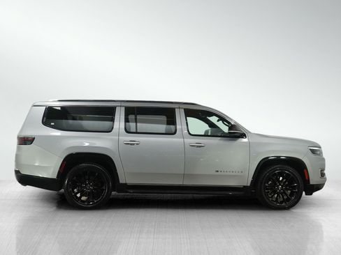 Used 2023 Jeep Wagoneer L Series II w/ Premium Group I image 6