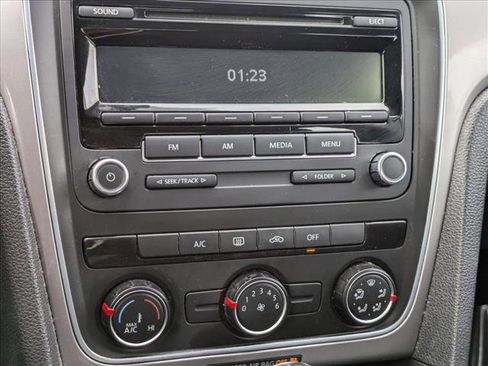 Used 2014 Volkswagen Passat S image 12