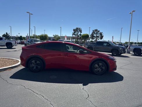 Used 2024 Toyota Prius Prime SE image 5