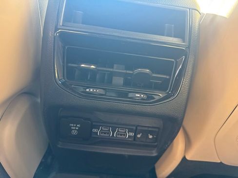 Used 2024 Jeep Grand Cherokee Limited w/ Luxury Tech Group II AWD/4WD image 14