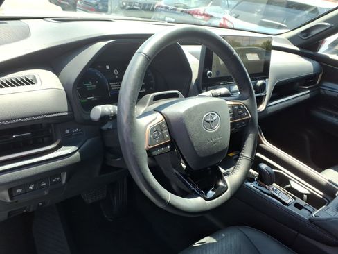 Used 2025 Toyota Grand Highlander AWD Hybrid image 8