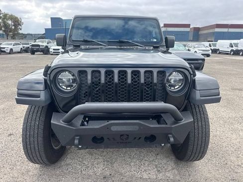 Used 2020 Jeep Gladiator Overland w/ Popular Equipment Package AWD/4WD image 2