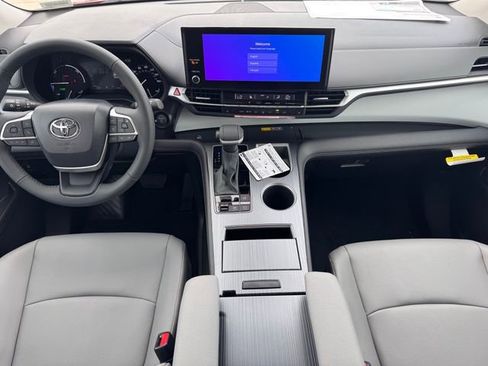 New 2026 Toyota Sienna XLE FWD image 18