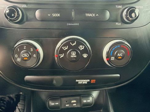 Used 2019 Kia Soul FWD image 26