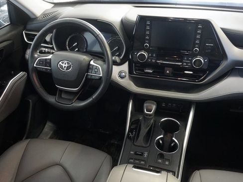 Used 2022 Toyota Highlander XLE image 27