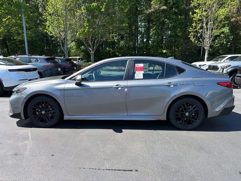 Used 2026 Toyota Camry Hybrid FWD image 6