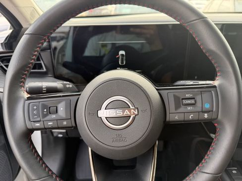 Certified 2025 Nissan Kicks SR image 10