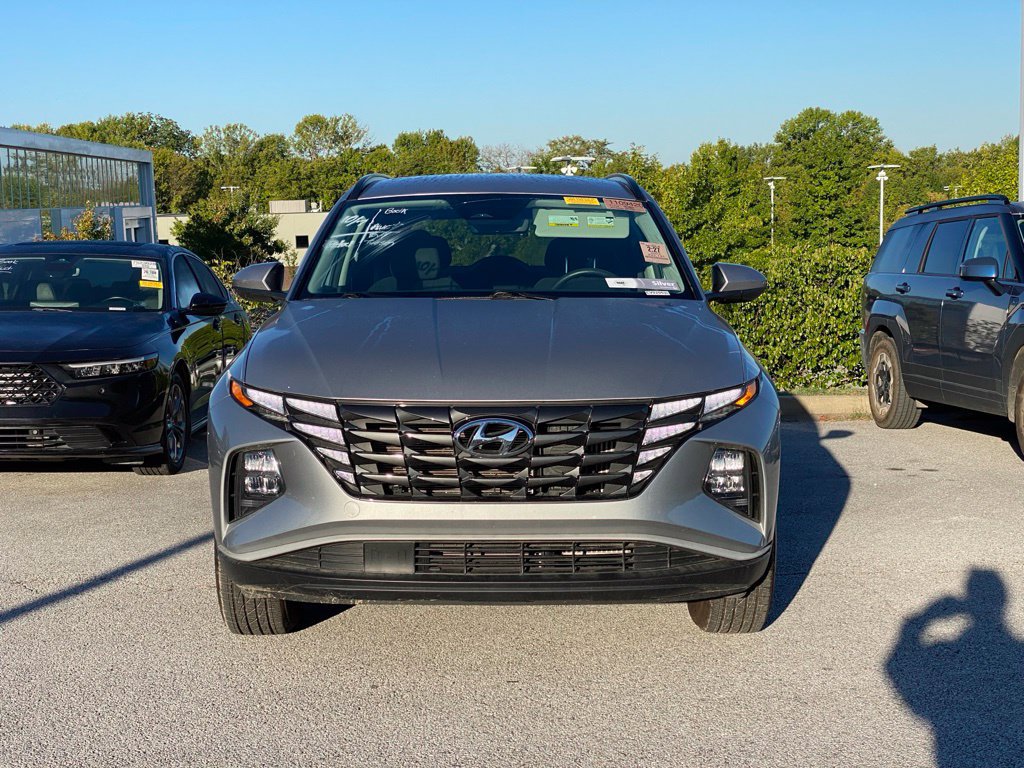 Used 2024 Hyundai Tucson Blue AWD/4WD image 2