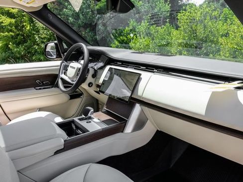 New 2026 Land Rover Range Rover Long Wheelbase SE AWD/4WD image 18