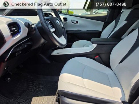 Used 2016 Toyota Prius Three Touring FWD image 9