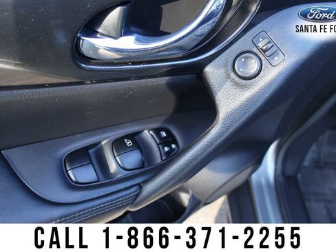 Used 2017 Nissan Rogue SV image 8