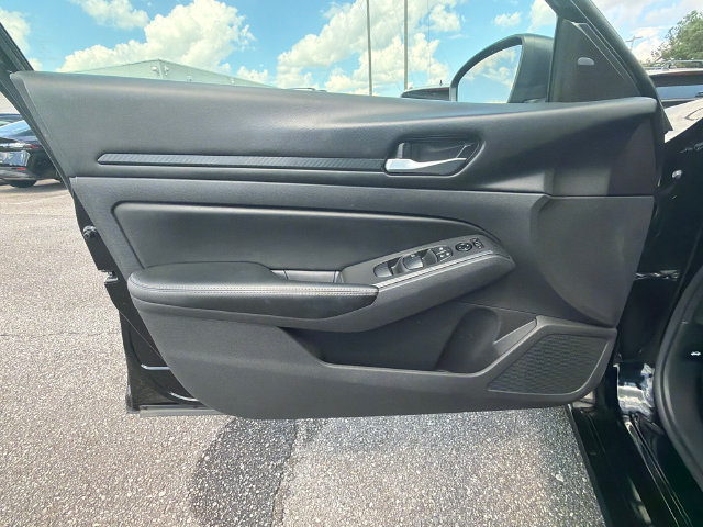 Used 2025 Nissan Altima 2.5 SV FWD image 10