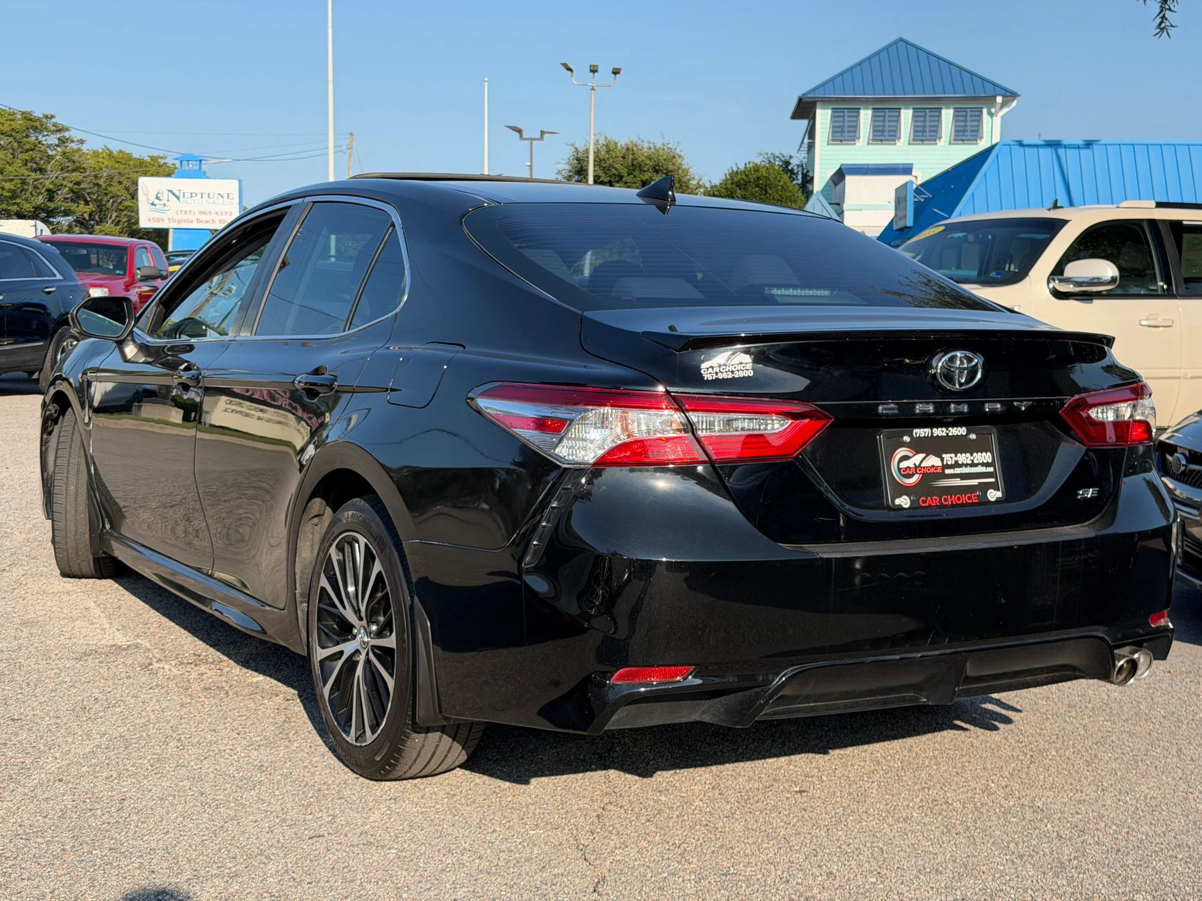 Used 2020 Toyota Camry SE w/ Convenience Package FWD image 8