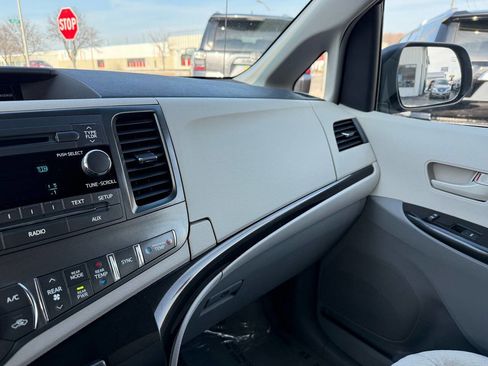 Used 2014 Toyota Sienna LE image 18