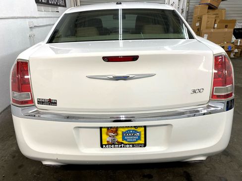 Used 2011 Chrysler 300 Limited w/ Luxury Group image 6