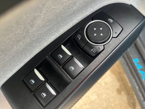 Used 2022 Ford Maverick XLT FWD image 15
