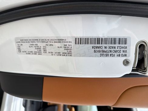Used 2023 Chrysler Pacifica Pinnacle FWD image 39