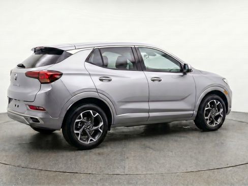 Used 2025 Chevrolet Trax LT w/ LT Convenience Package FWD image 9