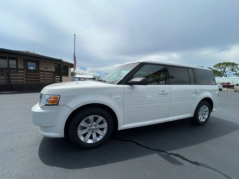 Used 2010 Ford Flex SE FWD image 6
