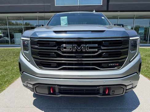 Used 2024 GMC Sierra 1500 AT4 w/ AT4 Premium Package AWD/4WD image 3