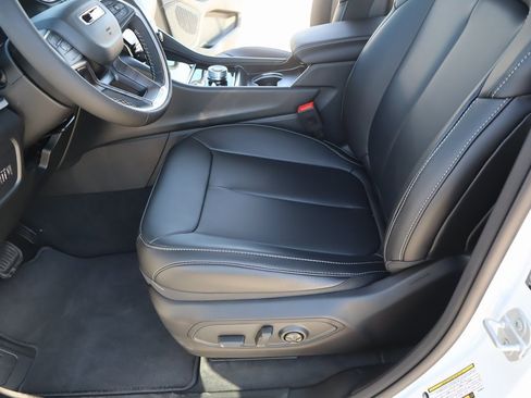 New 2025 Jeep Grand Cherokee Limited image 12