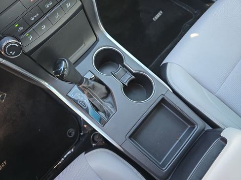 Used 2016 Toyota Camry SE image 23