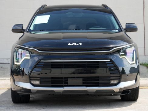 Used 2023 Kia Niro SX Touring FWD image 6