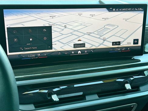 Used 2024 BMW X5 sDrive40i w/ Premium Package image 13