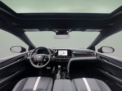 Used 2025 Toyota Camry SE image 17