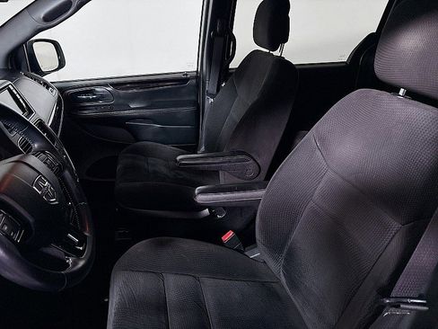 Used 2017 Dodge Grand Caravan SE image 11