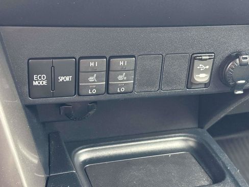 Used 2018 Toyota RAV4 XLE AWD/4WD image 24