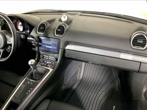Used 2025 Porsche 718 Cayman RWD image 17