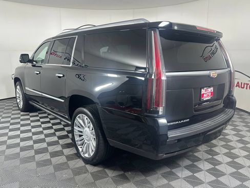 Used 2018 Cadillac Escalade ESV Platinum AWD/4WD image 4