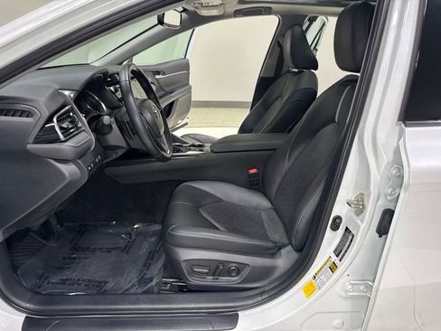 Used 2019 Toyota Camry XSE FWD image 14