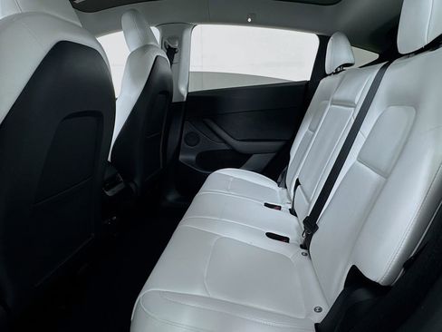 Used 2024 Tesla Model Y Long Range image 12