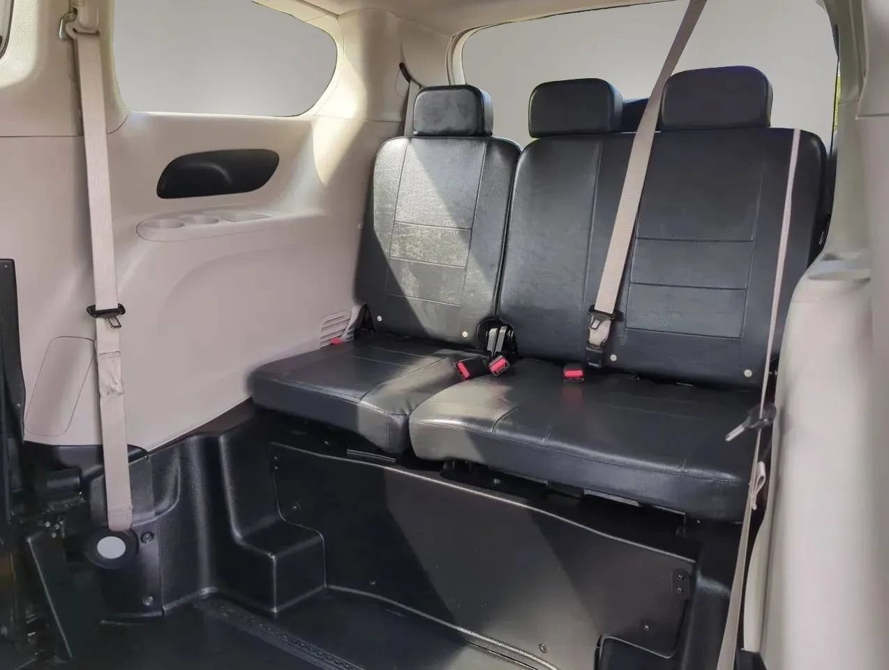 Used 2023 Chrysler Voyager LX FWD image 22