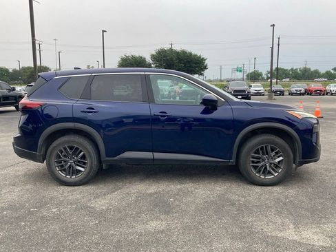 Used 2024 Nissan Rogue SV FWD image 4