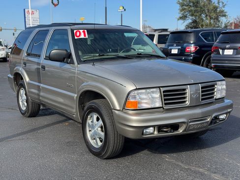 Used 2001 Oldsmobile Bravada AWD image 3