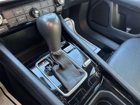 Certified 2023 Jeep Compass Limited image 33