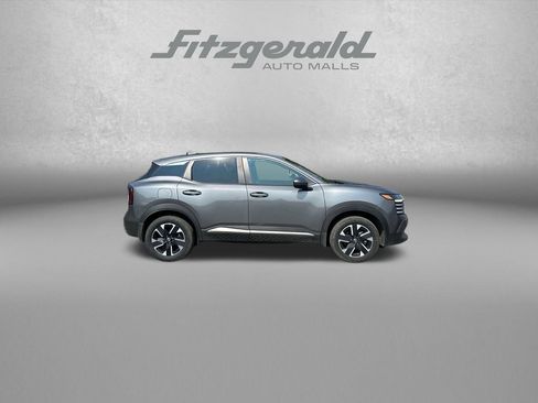 Used 2025 Nissan Kicks SV AWD/4WD image 9