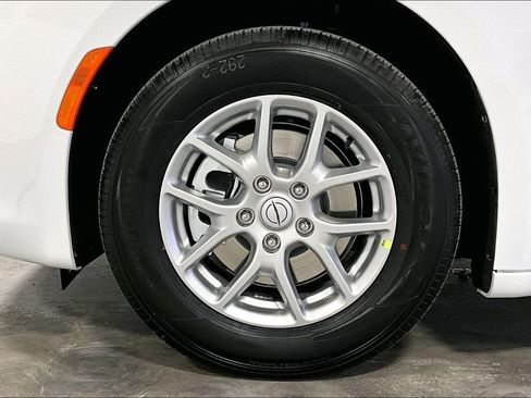 New 2026 Chrysler Voyager LX image 30