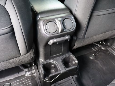 Used 2018 Jeep Wrangler Unlimited Sport S AWD/4WD image 41